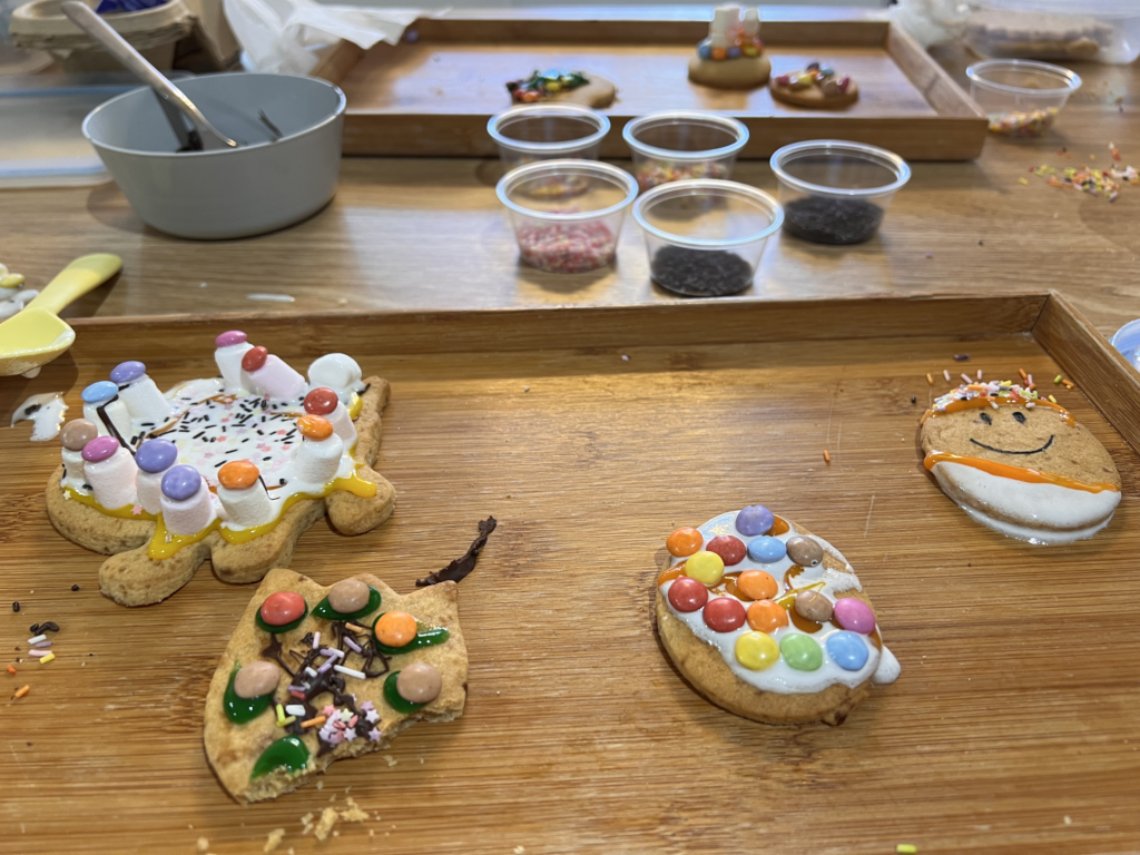 atelier enfants et kids pour les petits de maternelle. Atelier expression avec la patisserie comme à la maison au café poussette april à paris dans le 10ème arrondissement. Blog